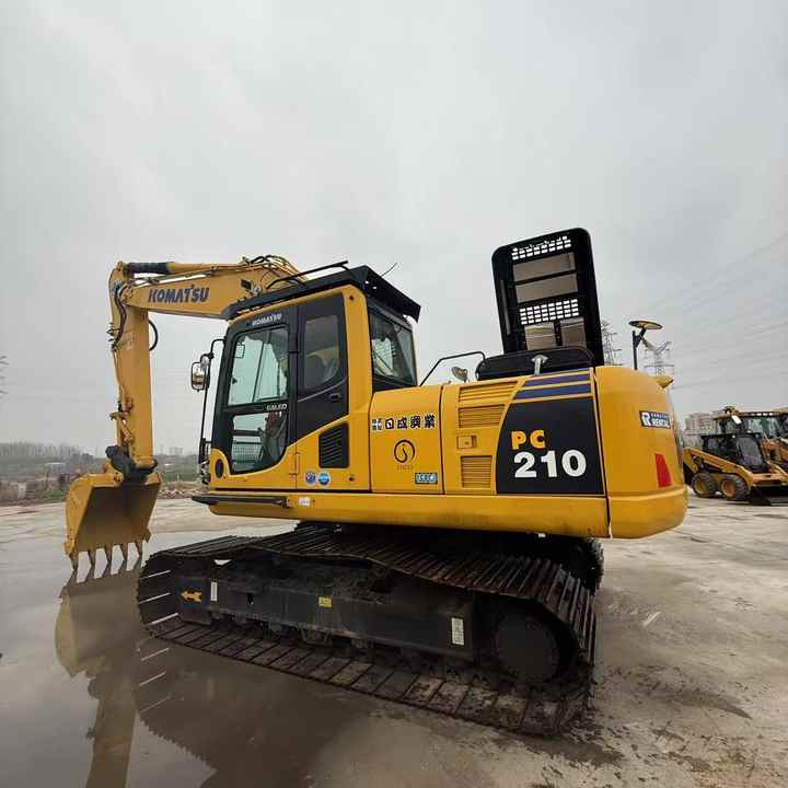 Used Good Quality Japan Original PC210-8 in Good Condition PC210-8 Komatsu - Ekskavator me zinxhirë: foto 2 Used Good Quality Japan Original PC210-8 in Good Condition PC210-8 Komatsu - Ekskavator me zinxhirë: foto 2