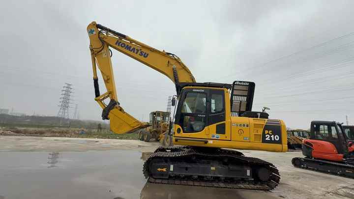Used Good Quality Japan Original PC210-8 in Good Condition PC210-8 Komatsu - Ekskavator me zinxhirë: foto 5 Used Good Quality Japan Original PC210-8 in Good Condition PC210-8 Komatsu - Ekskavator me zinxhirë: foto 5
