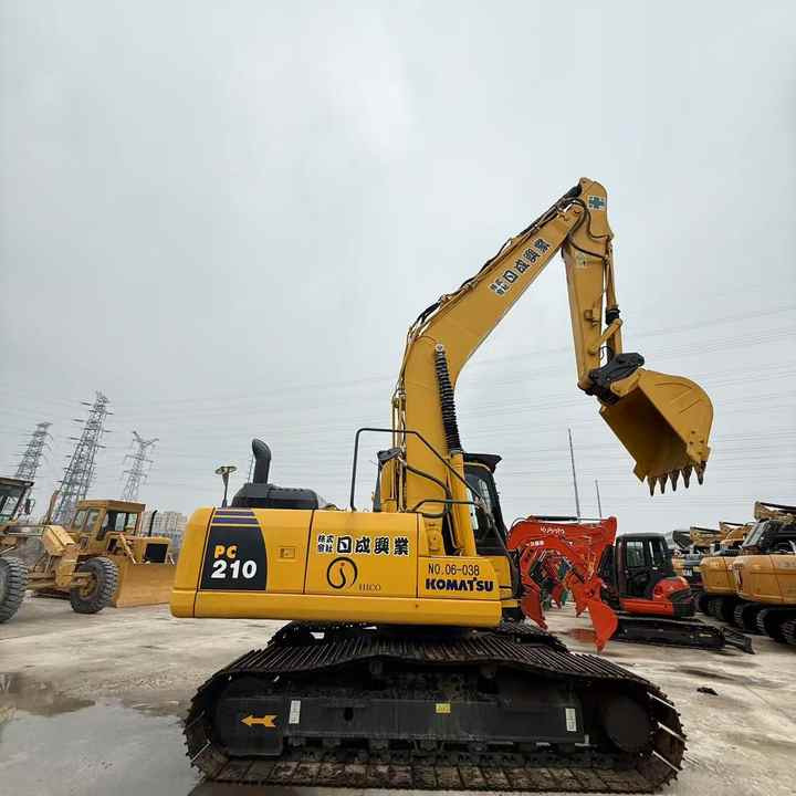 Used Good Quality Japan Original PC210-8 in Good Condition PC210-8 Komatsu - Ekskavator me zinxhirë: foto 3 Used Good Quality Japan Original PC210-8 in Good Condition PC210-8 Komatsu - Ekskavator me zinxhirë: foto 3