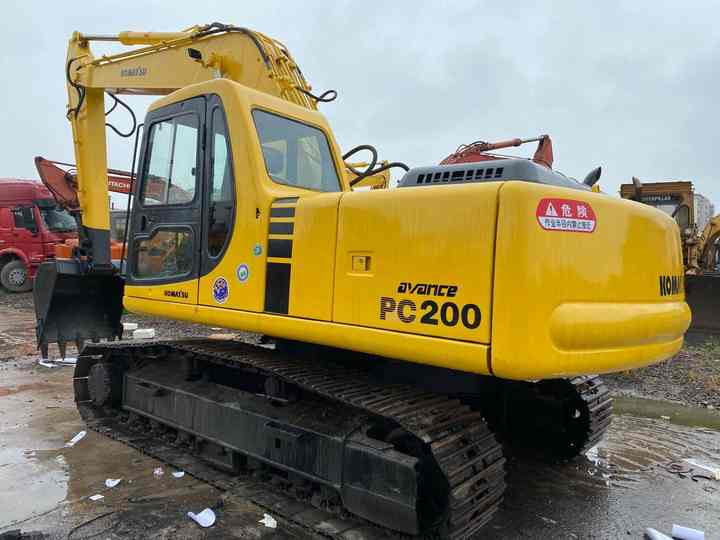 Used Good Quality Japan Original PC220-6 in Good Condition PC220-6 Komatsu - Ekskavator me zinxhirë: foto 2 Used Good Quality Japan Original PC220-6 in Good Condition PC220-6 Komatsu - Ekskavator me zinxhirë: foto 2