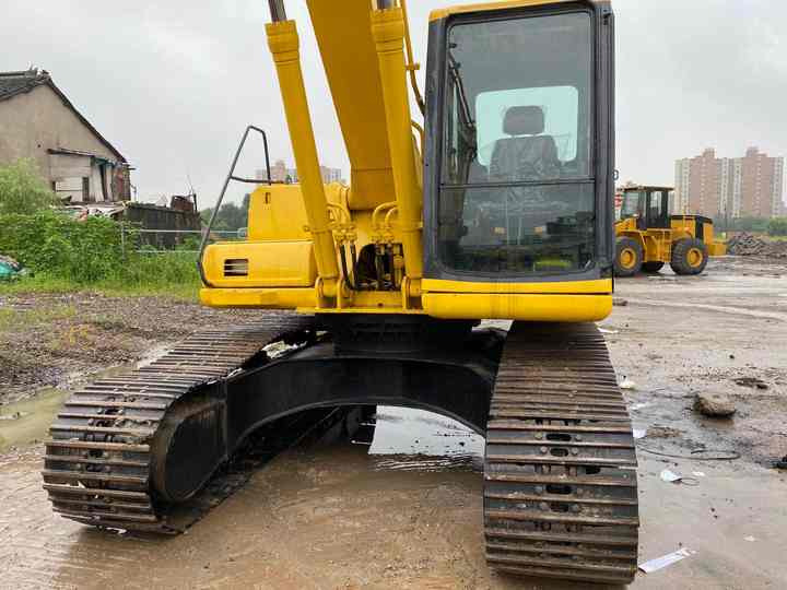 Used Good Quality Japan Original PC220-6 in Good Condition PC220-6 Komatsu - Ekskavator me zinxhirë: foto 3 Used Good Quality Japan Original PC220-6 in Good Condition PC220-6 Komatsu - Ekskavator me zinxhirë: foto 3