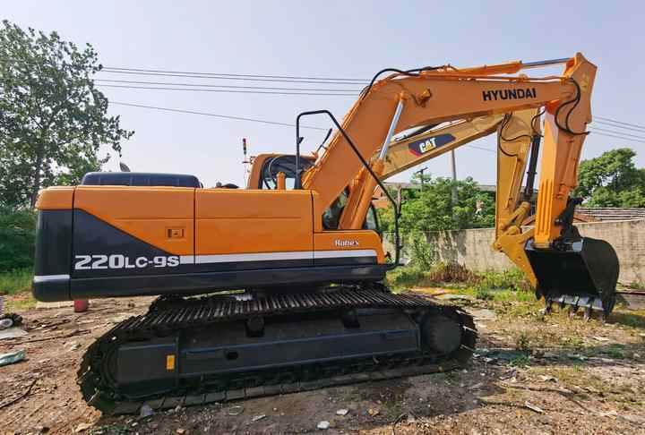 Used HYUNDAI R220-9S New Model Excavator Second Hand Machine Popular Brand Korean hyundai Hydraulic Machinery - Ekskavator me zinxhirë: foto 4 Used HYUNDAI R220-9S New Model Excavator Second Hand Machine Popular Brand Korean hyundai Hydraulic Machinery - Ekskavator me zinxhirë: foto 4
