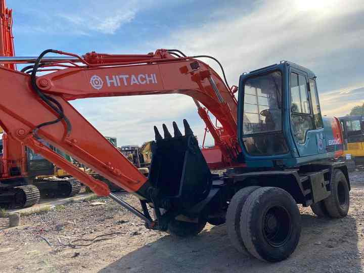 Used Hitachi Ex100WD Wheel Excavator for Sale Japan Made Hitachi Ex100wd Wheeled Excavator for Sale - Ekskavator me zinxhirë: foto 5 Used Hitachi Ex100WD Wheel Excavator for Sale Japan Made Hitachi Ex100wd Wheeled Excavator for Sale - Ekskavator me zinxhirë: foto 5