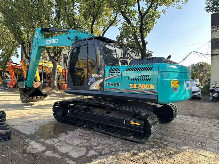 Used Japan Original Brand Kobelco Sk200-8 Excavator in High Quality for Sale High Working Efficiency - Ekskavator: foto 4 Used Japan Original Brand Kobelco Sk200-8 Excavator in High Quality for Sale High Working Efficiency - Ekskavator: foto 4