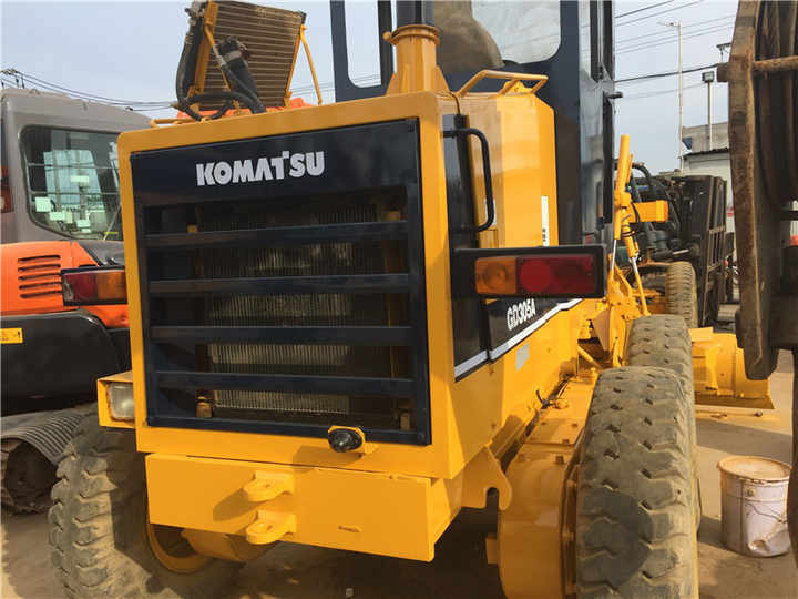 Used Komatsu GD305 Motor Grader Cheap Price Komatsu Road Grader GD305 Good Condition in China - Makinë niveluese: foto 3 Used Komatsu GD305 Motor Grader Cheap Price Komatsu Road Grader GD305 Good Condition in China - Makinë niveluese: foto 3