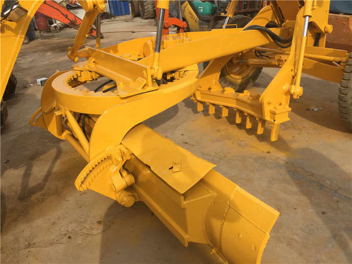 Used Komatsu GD305 Motor Grader Cheap Price Komatsu Road Grader GD305 Good Condition in China - Makinë niveluese: foto 2 Used Komatsu GD305 Motor Grader Cheap Price Komatsu Road Grader GD305 Good Condition in China - Makinë niveluese: foto 2
