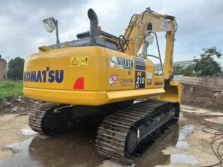 Used Komatsu PC210-8 for sale at an affordable price - Ekskavator me zinxhirë: foto 5 Used Komatsu PC210-8 for sale at an affordable price - Ekskavator me zinxhirë: foto 5