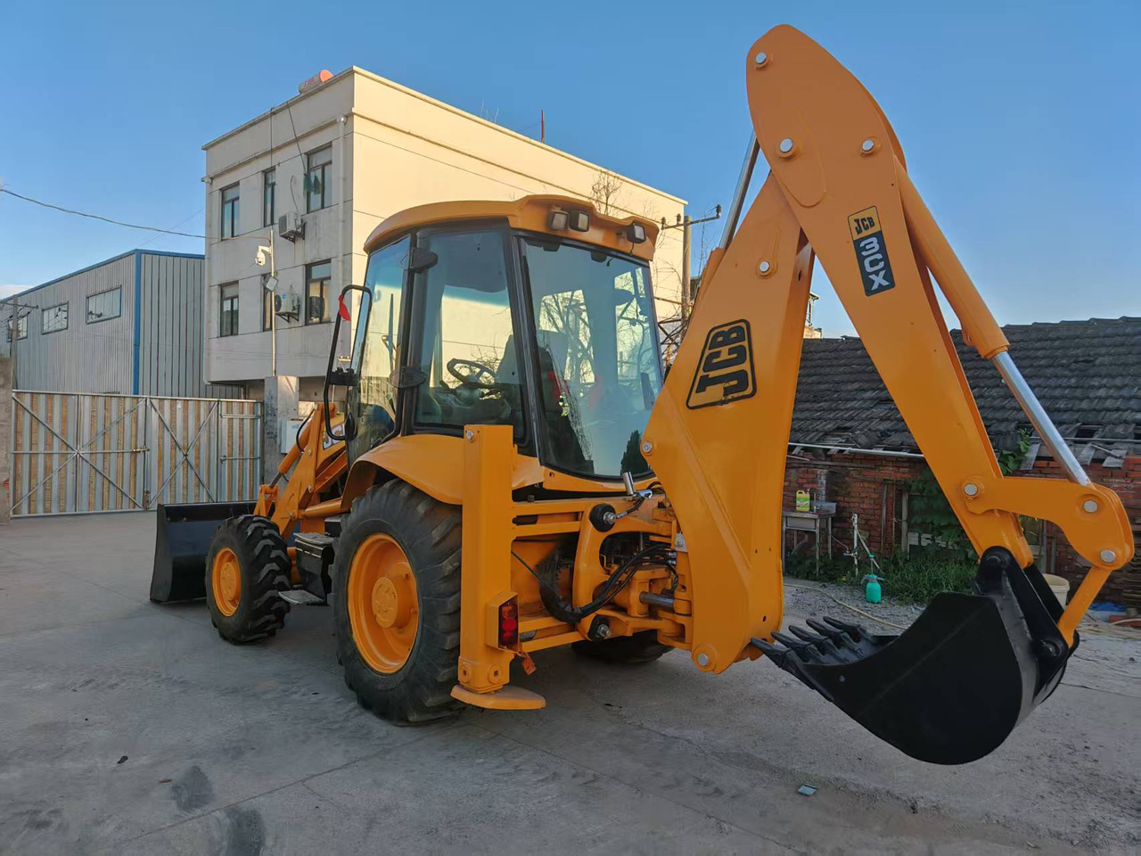 Used Second-hand Backhoe JCB 3CX - Fadromë me shkarkim nga prapa: foto 2 Used Second-hand Backhoe JCB 3CX - Fadromë me shkarkim nga prapa: foto 2