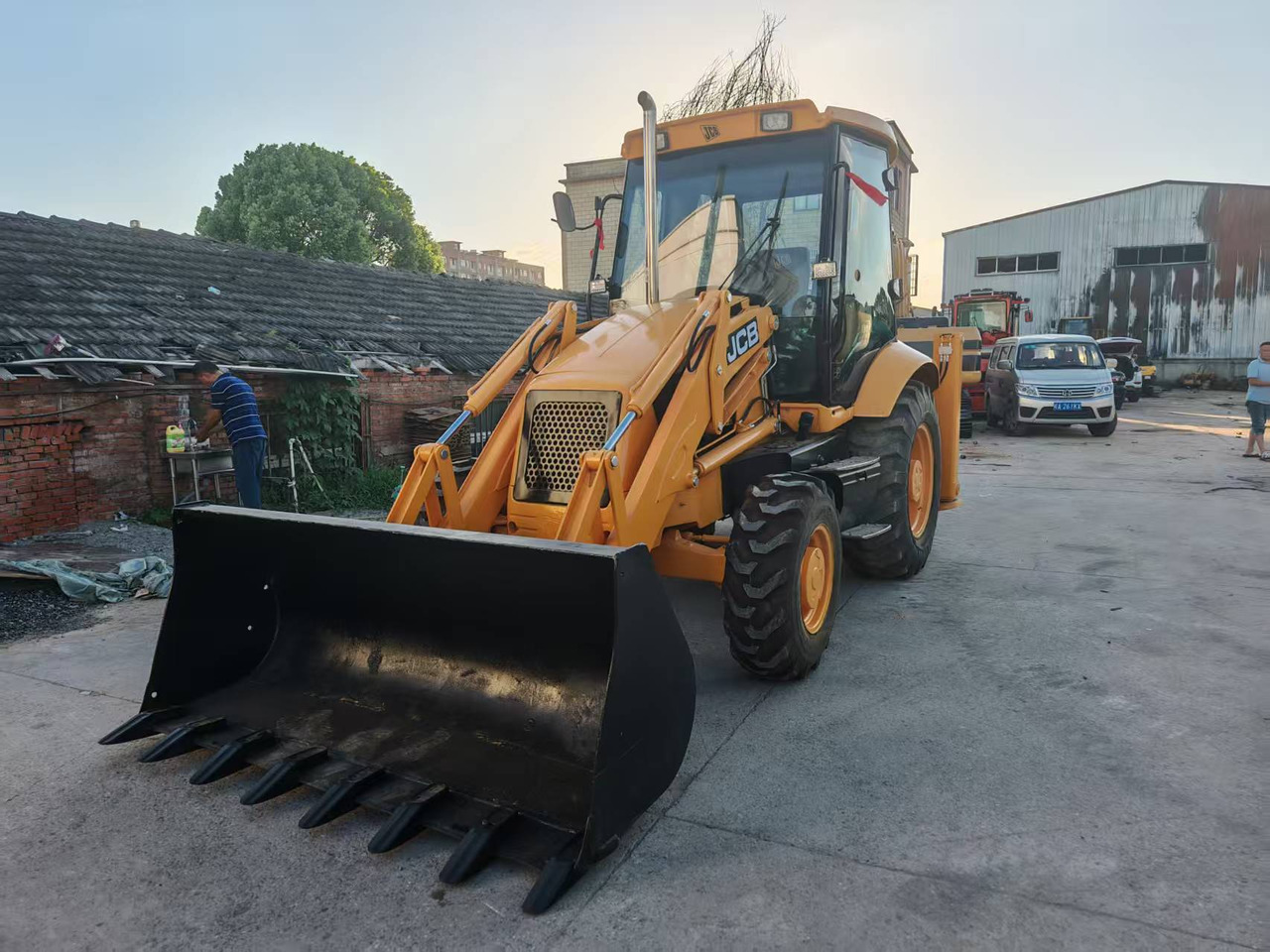 Used Second-hand Backhoe JCB 3CX - Fadromë me shkarkim nga prapa: foto 3 Used Second-hand Backhoe JCB 3CX - Fadromë me shkarkim nga prapa: foto 3