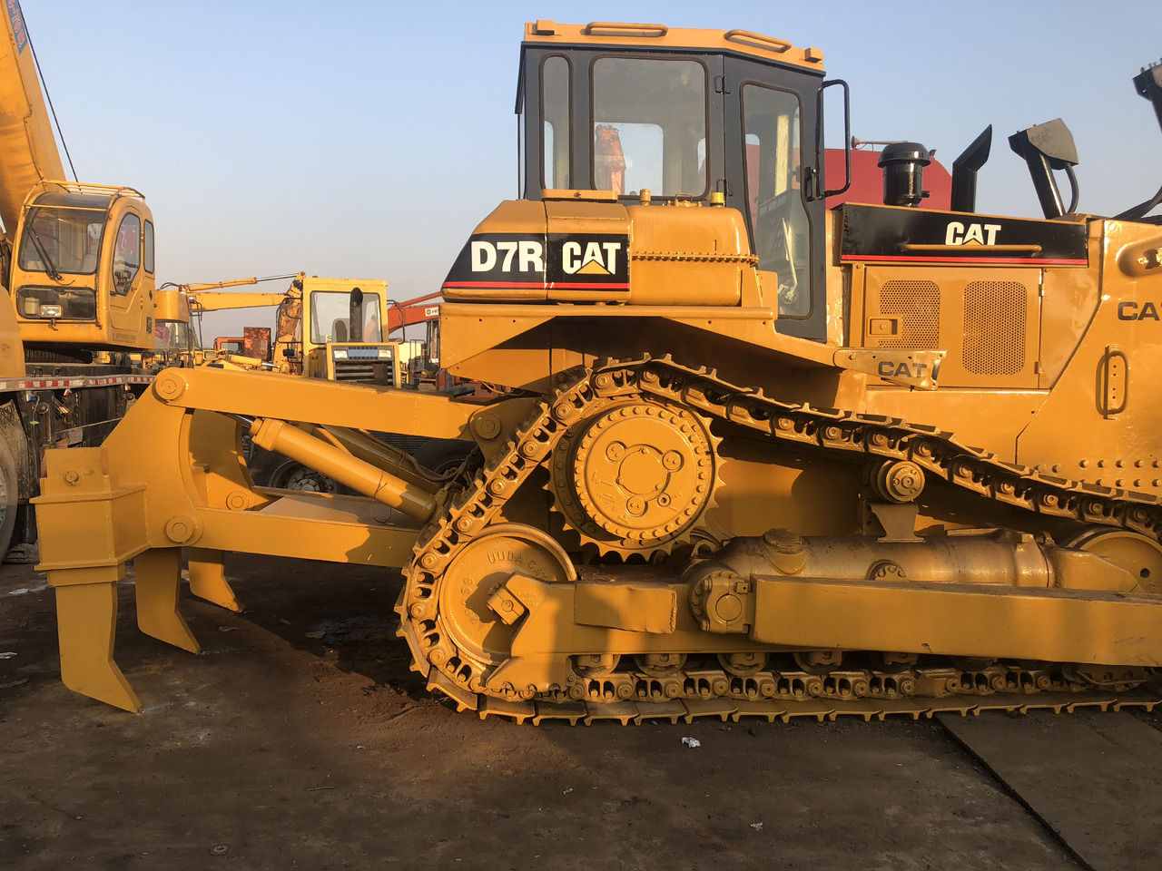 Used bulldozer CAT D7R high quality hotsale - Buldozer: foto 5 Used bulldozer CAT D7R high quality hotsale - Buldozer: foto 5