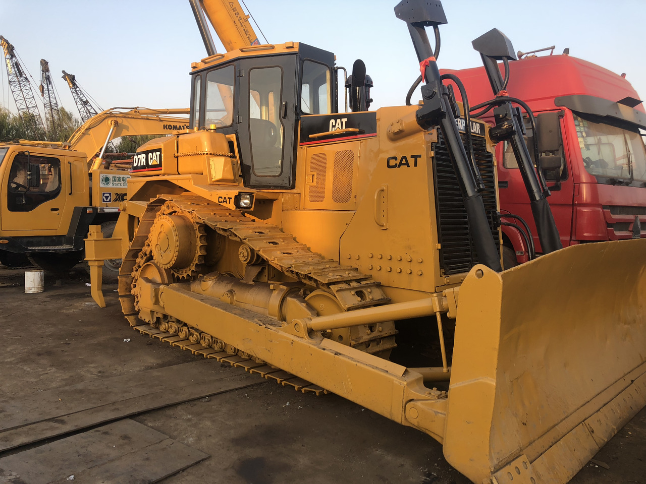 Used bulldozer CAT D7R high quality hotsale - Buldozer: foto 2 Used bulldozer CAT D7R high quality hotsale - Buldozer: foto 2