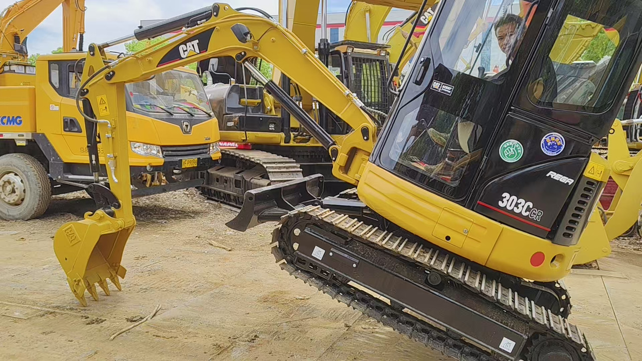 CATERPILLAR 303C - Miniekskavator: foto 1 CATERPILLAR 303C - Miniekskavator: foto 1