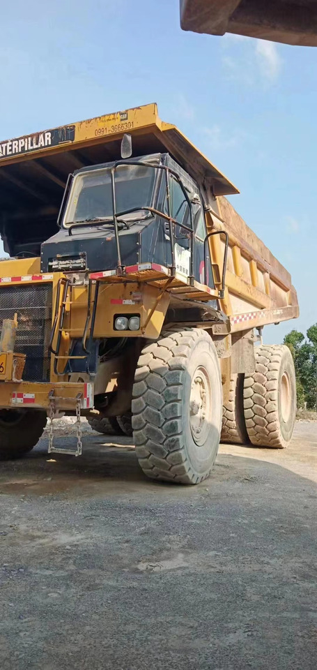 CATERPILLAR 773D - Kamion vetëshkarkues: foto 2 CATERPILLAR 773D - Kamion vetëshkarkues: foto 2