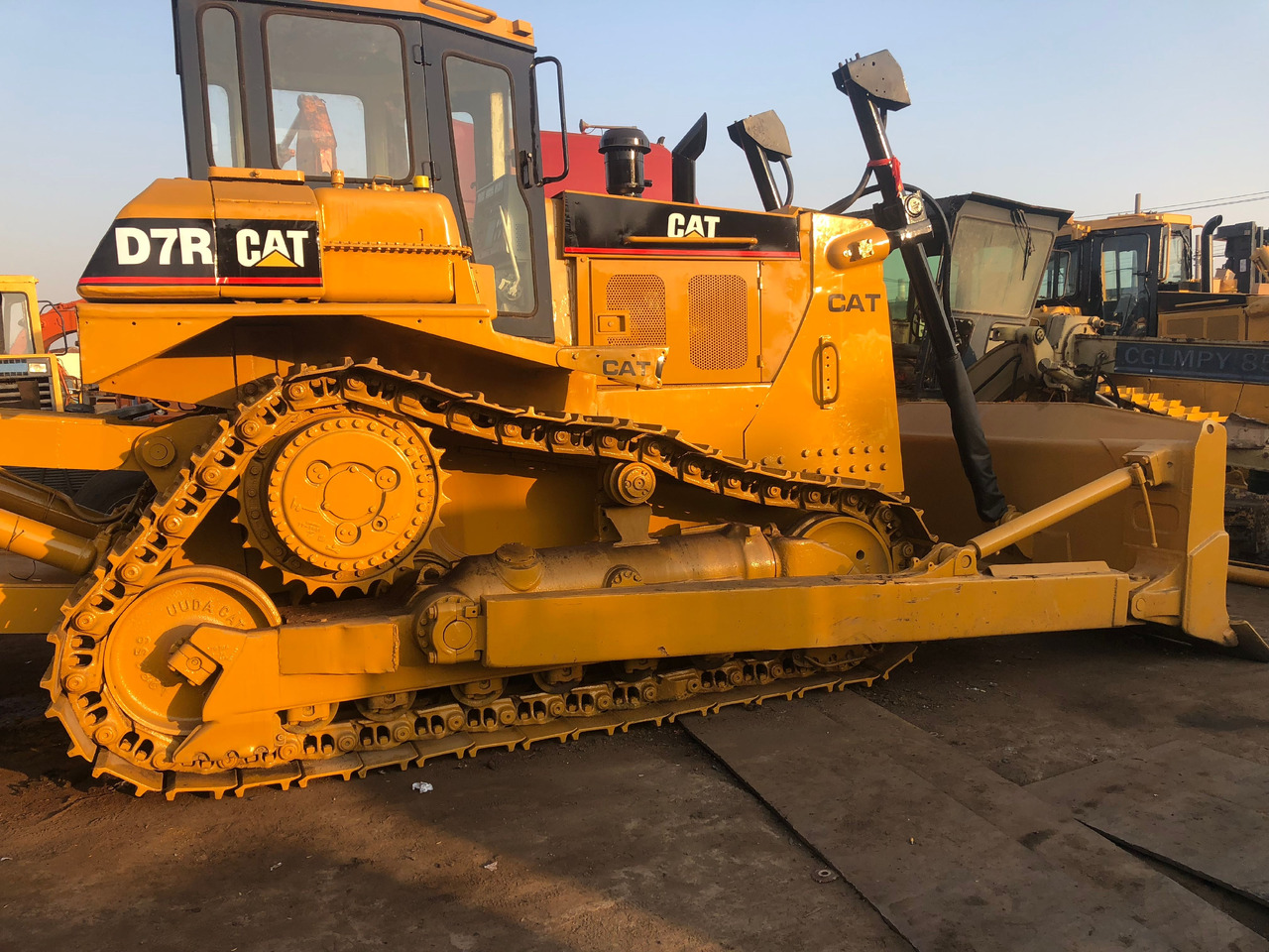 CATERPILLAR D7R - Buldozer: foto 3 CATERPILLAR D7R - Buldozer: foto 3