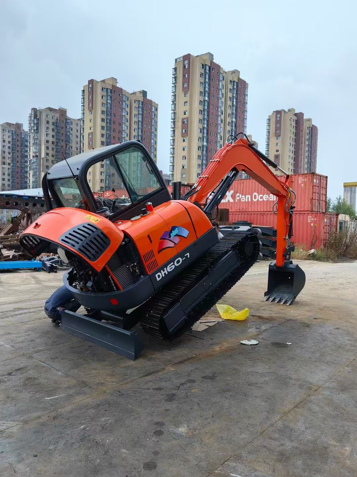 DOOSAN DH60-7 - Ekskavator me zinxhirë: foto 5 DOOSAN DH60-7 - Ekskavator me zinxhirë: foto 5
