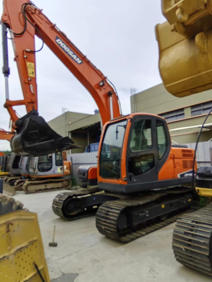 DOOSAN DX140-9C - Ekskavator me zinxhirë: foto 4 DOOSAN DX140-9C - Ekskavator me zinxhirë: foto 4