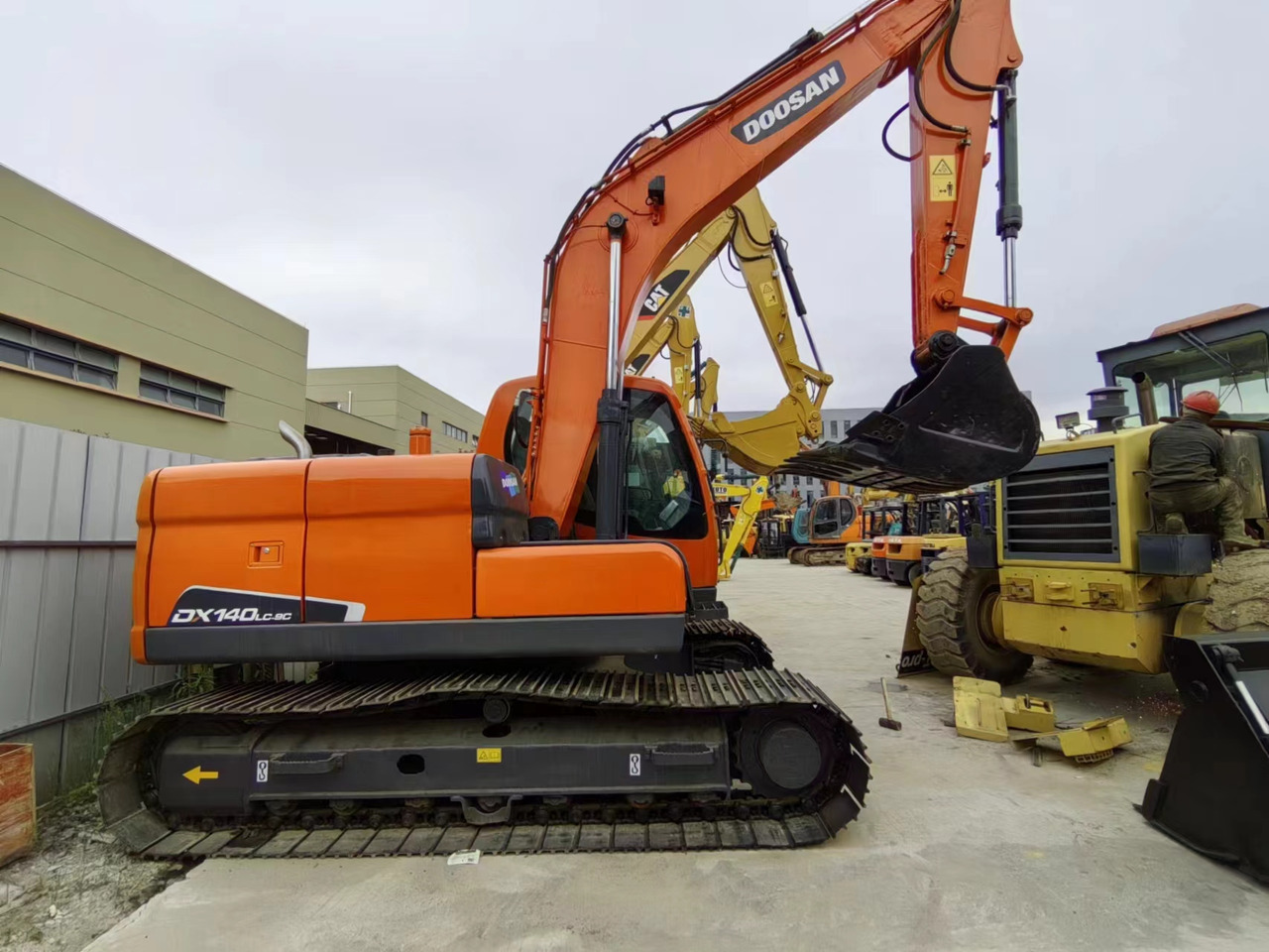 DOOSAN DX140-9C - Ekskavator me zinxhirë: foto 1 DOOSAN DX140-9C - Ekskavator me zinxhirë: foto 1