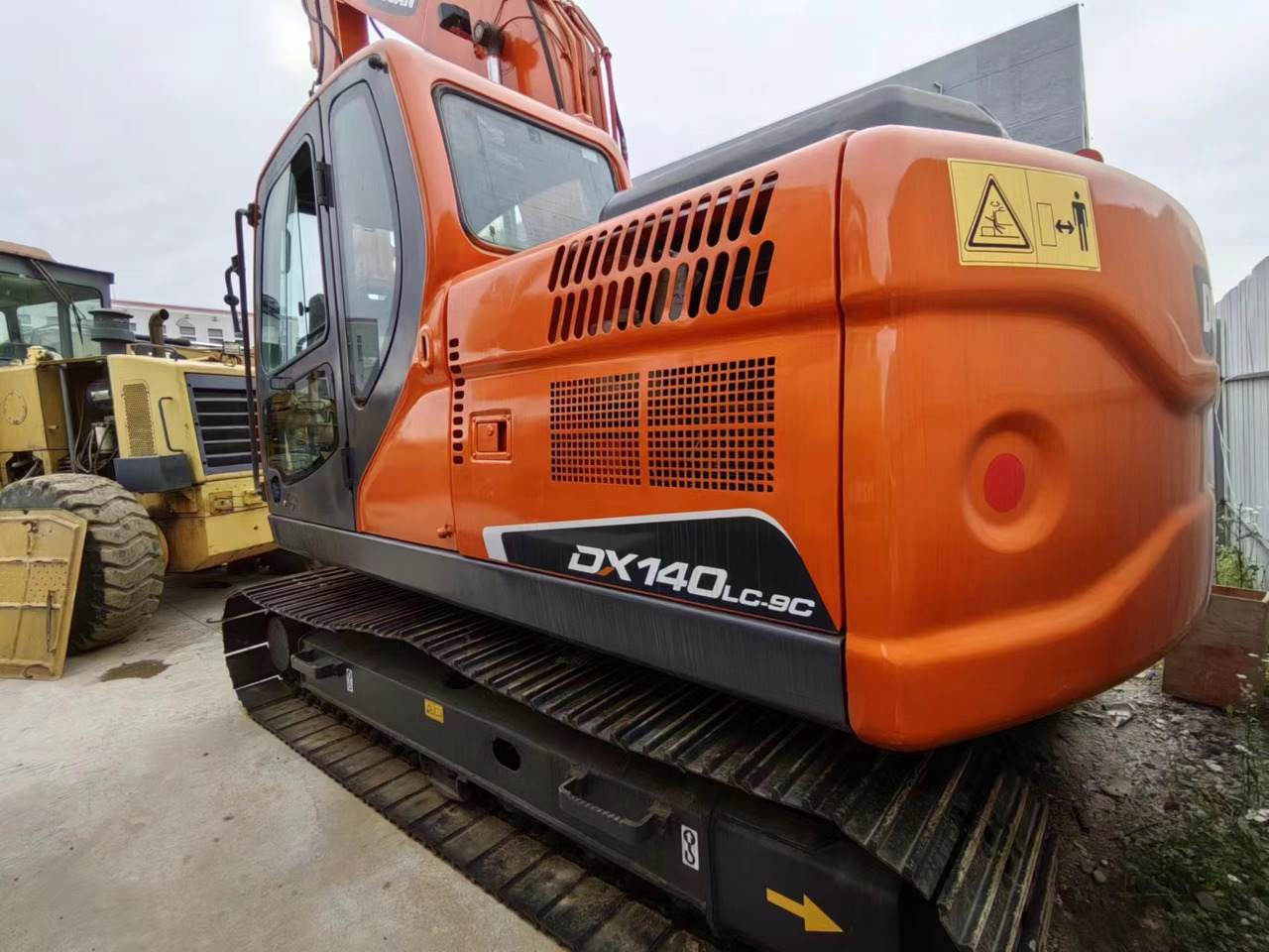 DOOSAN DX140-9C - Ekskavator me zinxhirë: foto 3 DOOSAN DX140-9C - Ekskavator me zinxhirë: foto 3