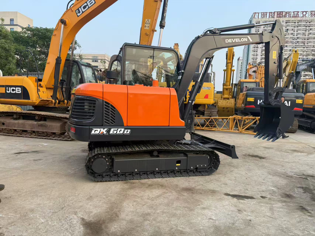DOOSAN DX60D-10 - Miniekskavator: foto 4 DOOSAN DX60D-10 - Miniekskavator: foto 4