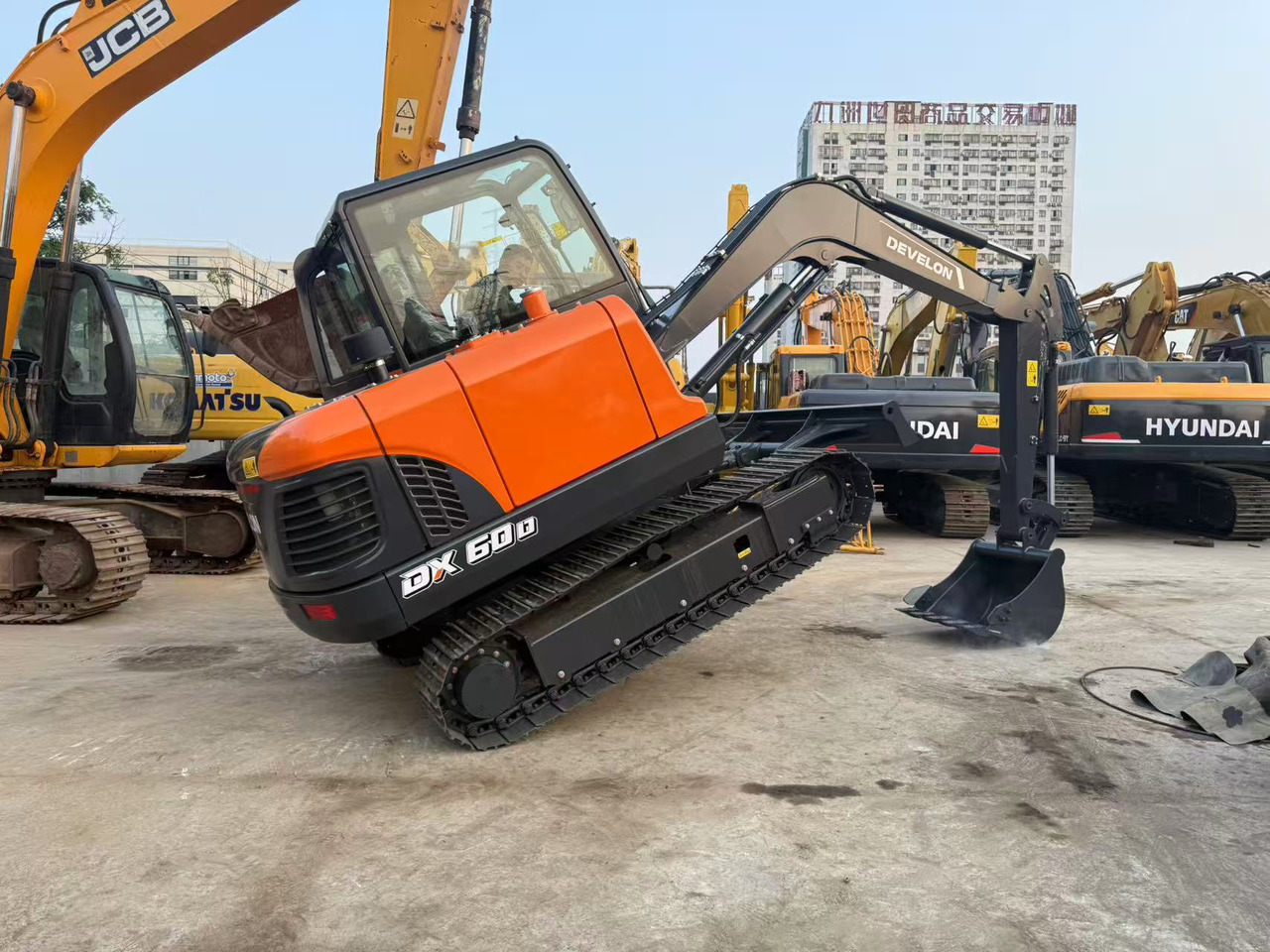 DOOSAN DX60D-10 - Miniekskavator: foto 1 DOOSAN DX60D-10 - Miniekskavator: foto 1