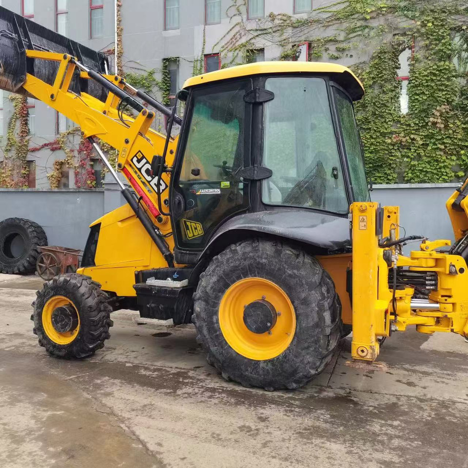 JCB 3CX - Fadromë me shkarkim nga prapa: foto 4 JCB 3CX - Fadromë me shkarkim nga prapa: foto 4
