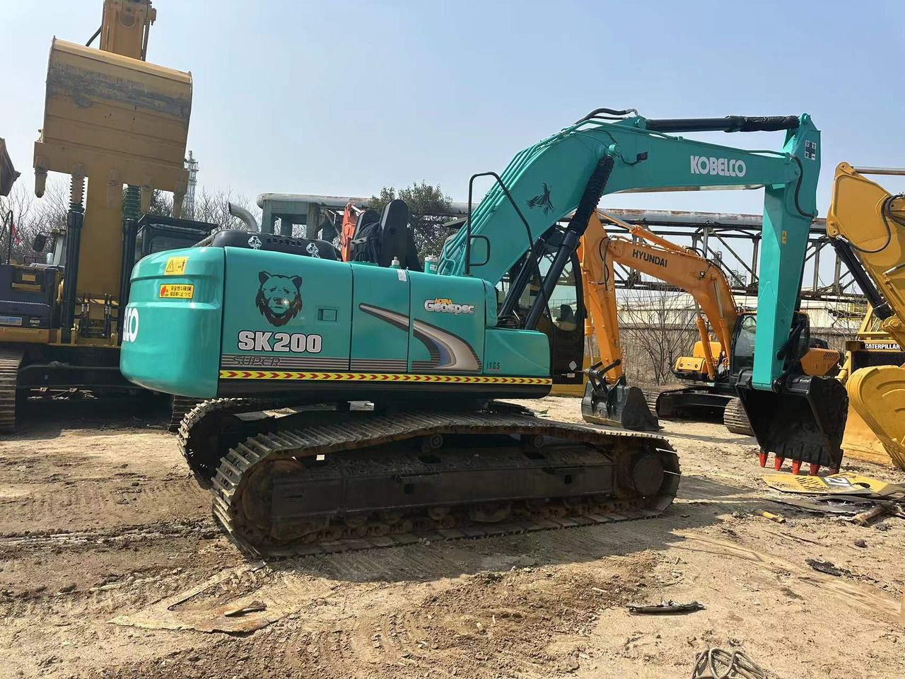 KOBELCO SK200-8 - Ekskavator me zinxhirë: foto 2 KOBELCO SK200-8 - Ekskavator me zinxhirë: foto 2