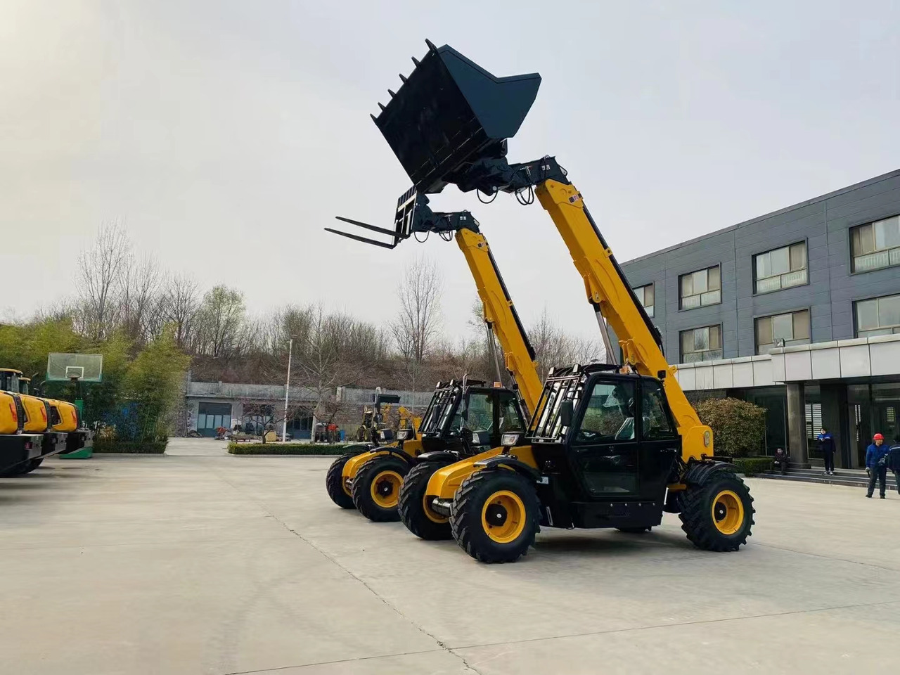 KOMATSU Longer boom - Pirun më naftë: foto 1 KOMATSU Longer boom - Pirun më naftë: foto 1