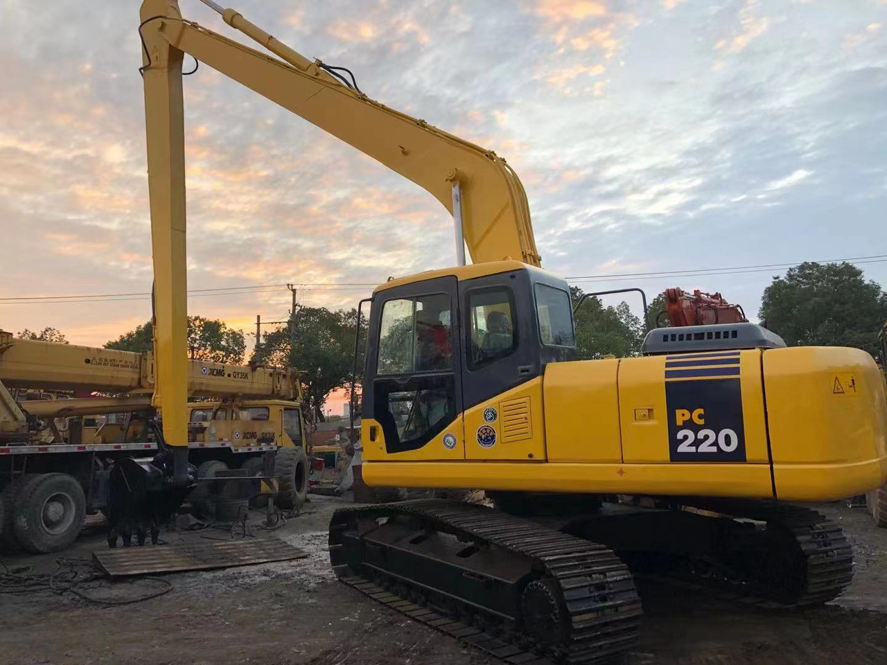 KOMATSU PC220-7 - Ekskavator me zinxhirë: foto 1 KOMATSU PC220-7 - Ekskavator me zinxhirë: foto 1