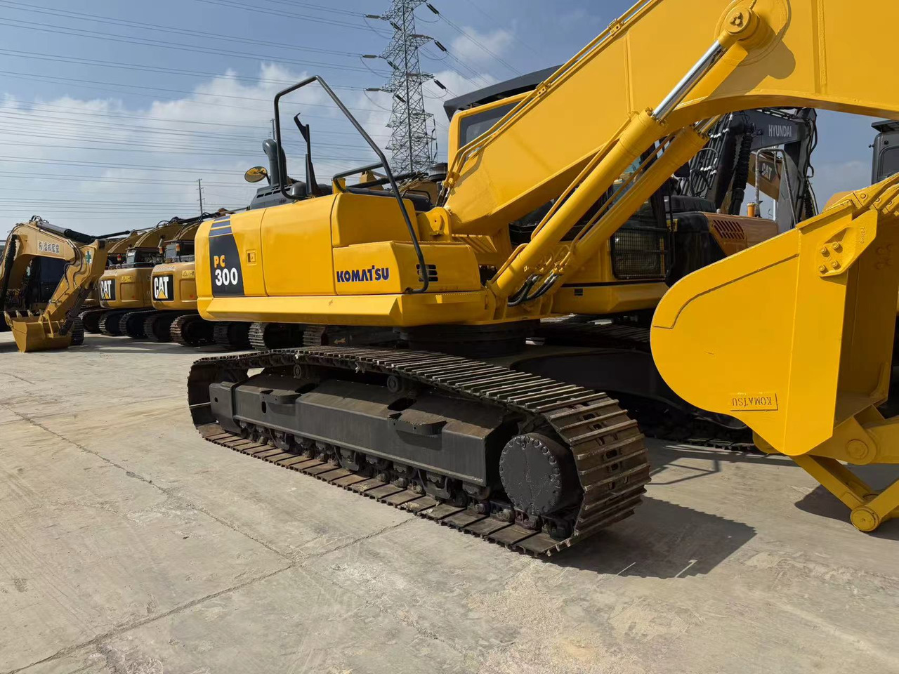 KOMATSU PC300-8 - Ekskavator me zinxhirë: foto 3 KOMATSU PC300-8 - Ekskavator me zinxhirë: foto 3