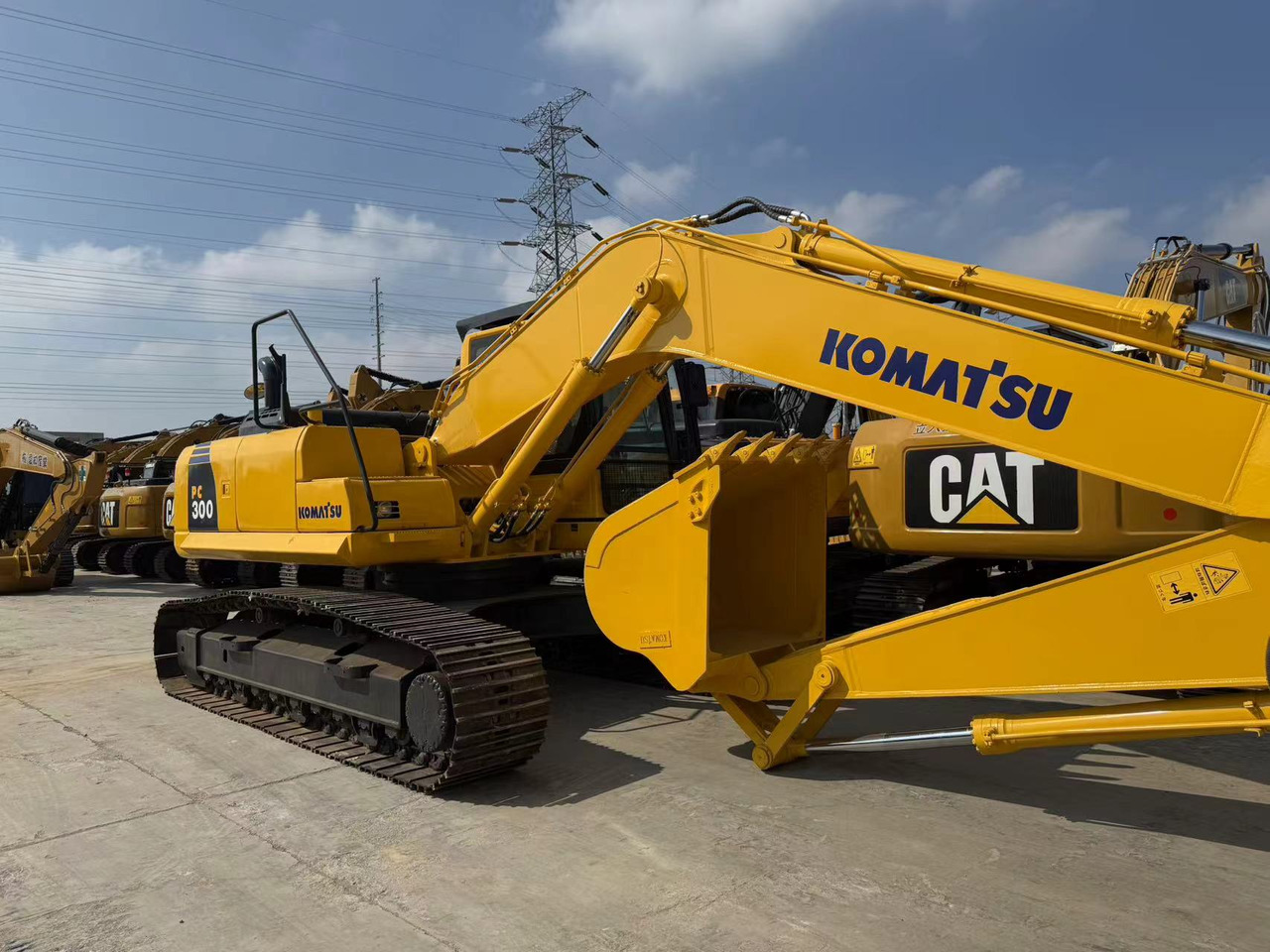 KOMATSU PC300-8 - Ekskavator me zinxhirë: foto 1 KOMATSU PC300-8 - Ekskavator me zinxhirë: foto 1