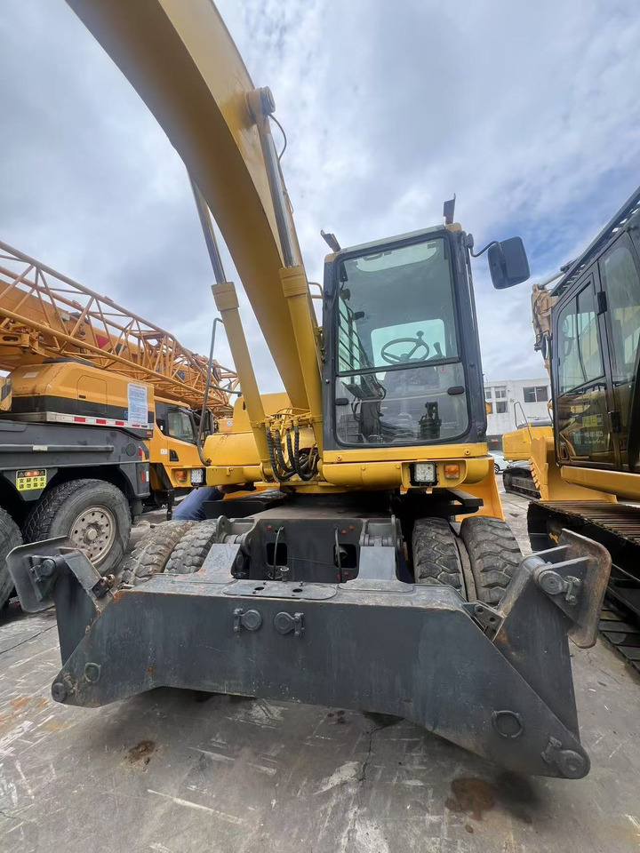 KOMATSU PW150 - Ekskavator me goma: foto 3 KOMATSU PW150 - Ekskavator me goma: foto 3