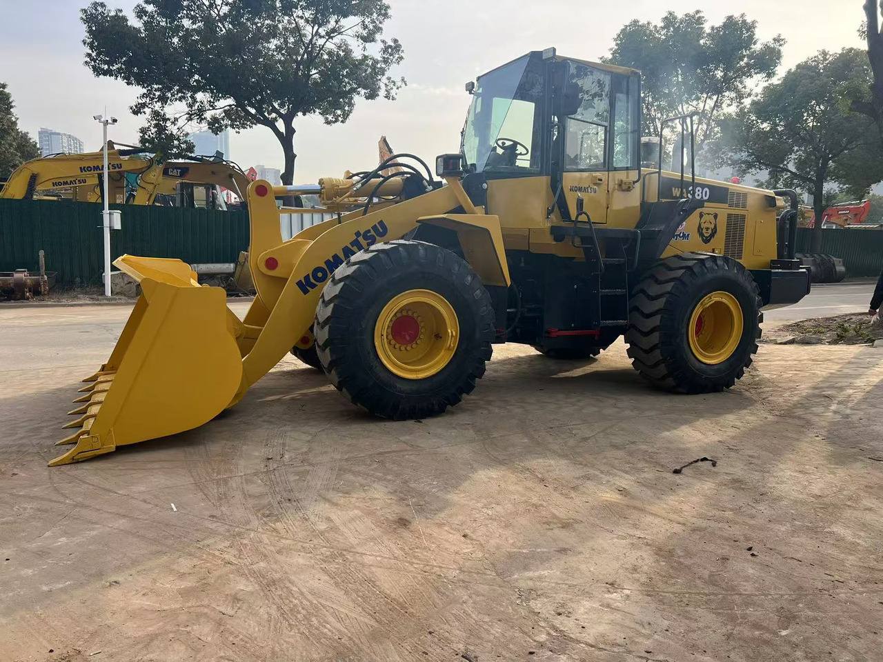 KOMATSU WA380-6 - Fadrom me goma: foto 4 KOMATSU WA380-6 - Fadrom me goma: foto 4