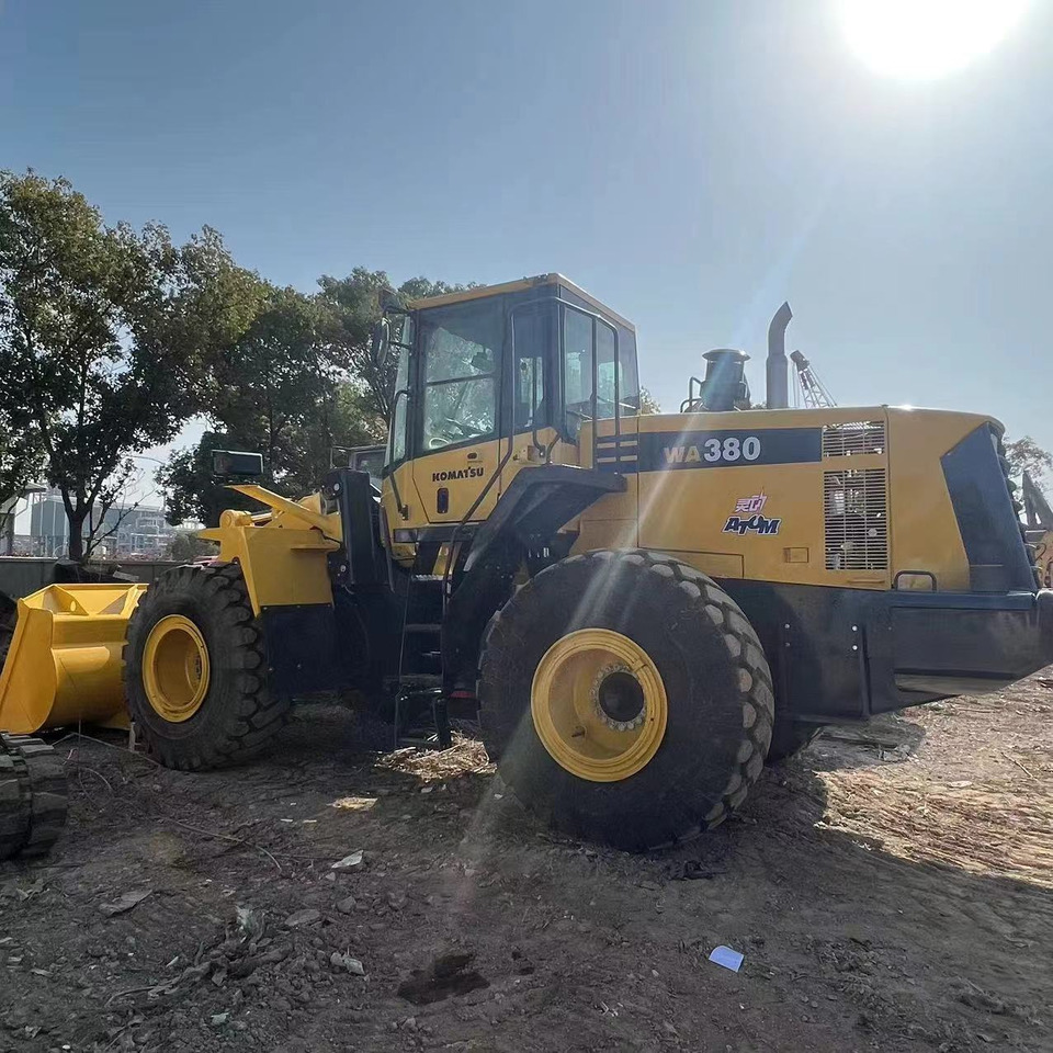 KOMATSU WA380-6 - Fadrom me goma: foto 1 KOMATSU WA380-6 - Fadrom me goma: foto 1