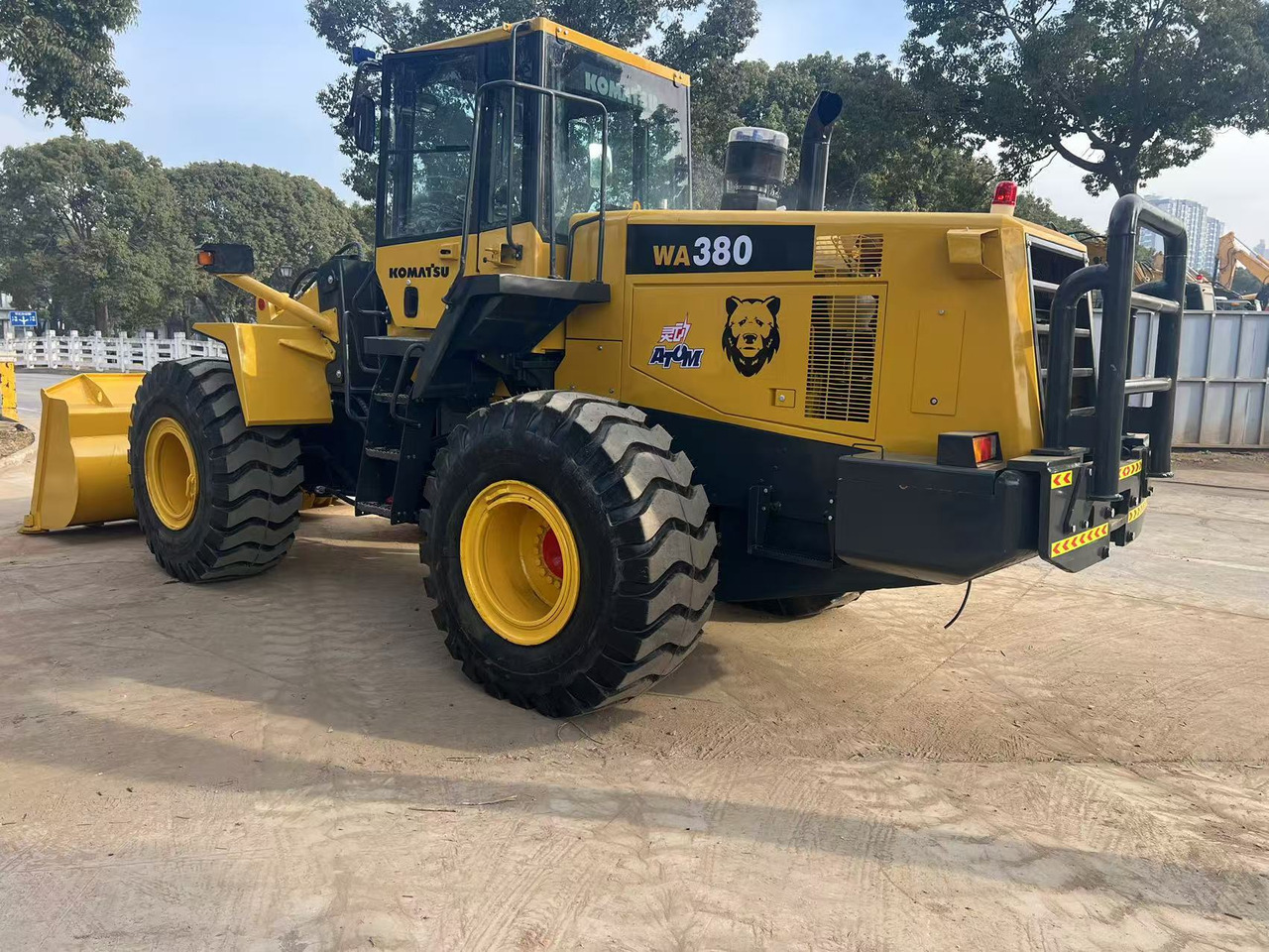 KOMATSU WA380-6 - Fadrom me goma: foto 3 KOMATSU WA380-6 - Fadrom me goma: foto 3