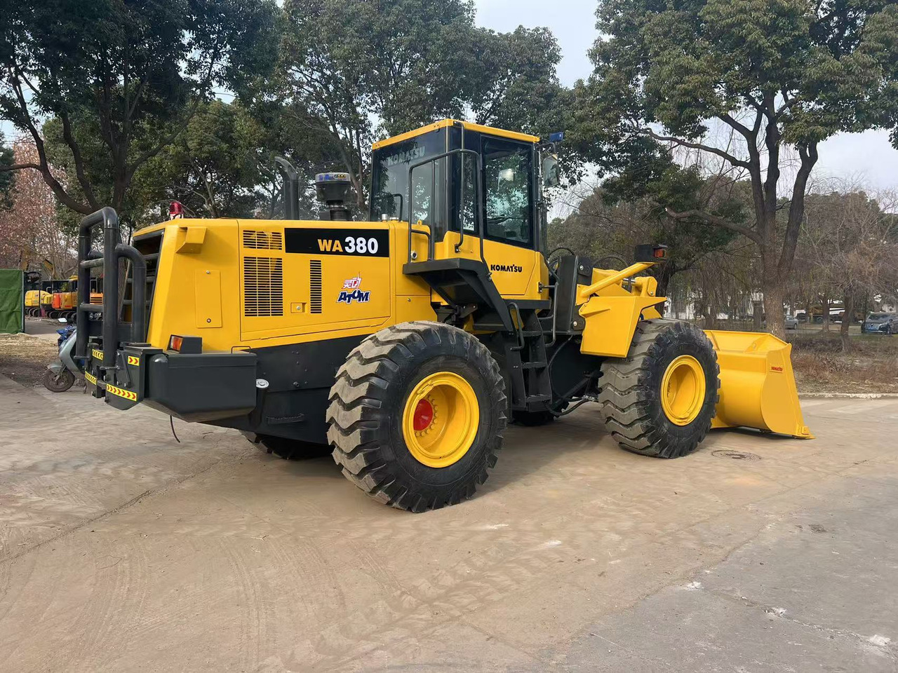 KOMATSU WA380-6 - Fadrom me goma: foto 1 KOMATSU WA380-6 - Fadrom me goma: foto 1