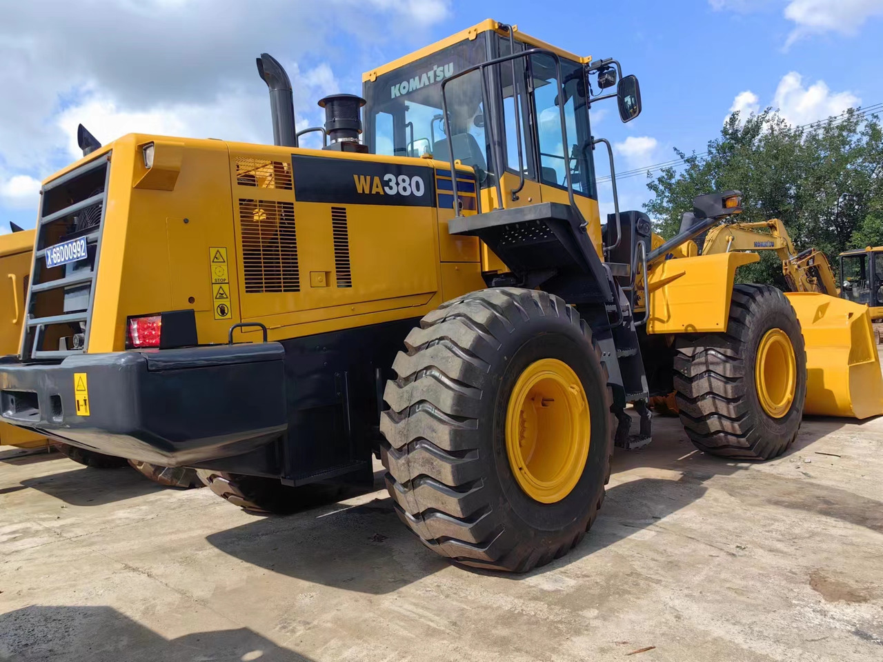 KOMATSU WA380-6 - Fadrom me goma: foto 4 KOMATSU WA380-6 - Fadrom me goma: foto 4