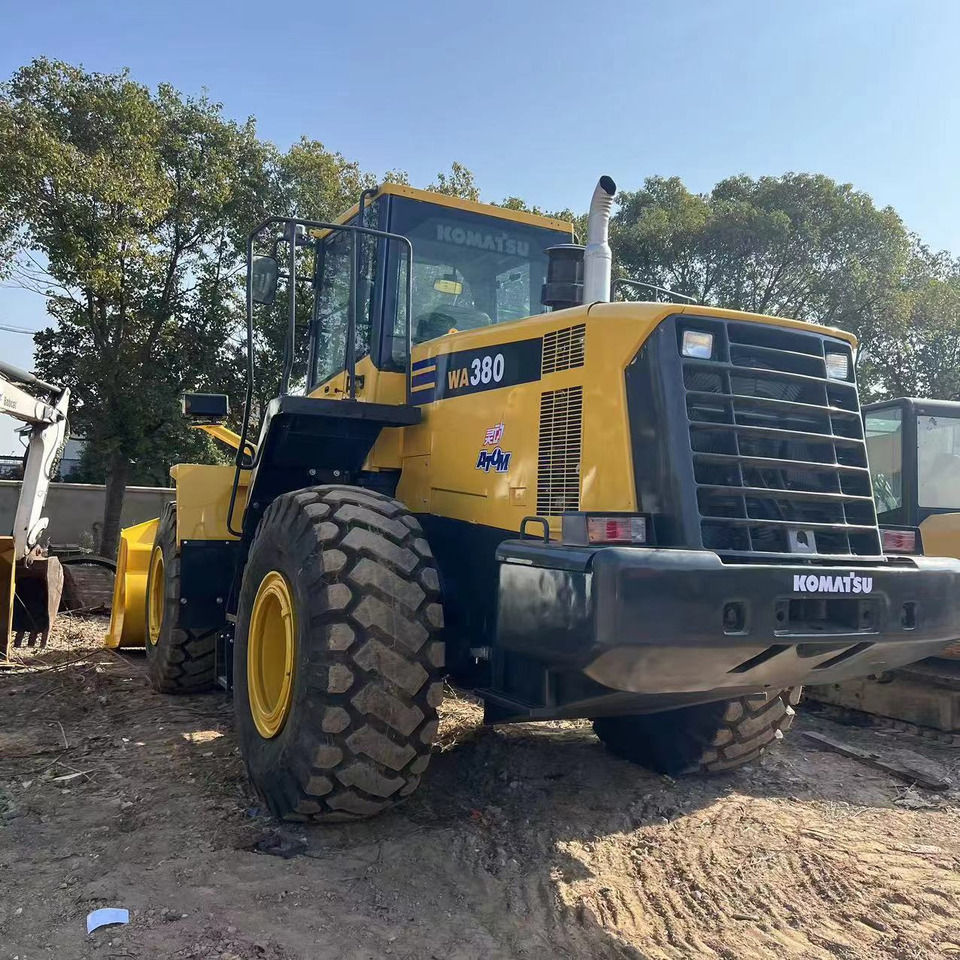 KOMATSU WA380-6 - Fadrom me goma: foto 2 KOMATSU WA380-6 - Fadrom me goma: foto 2