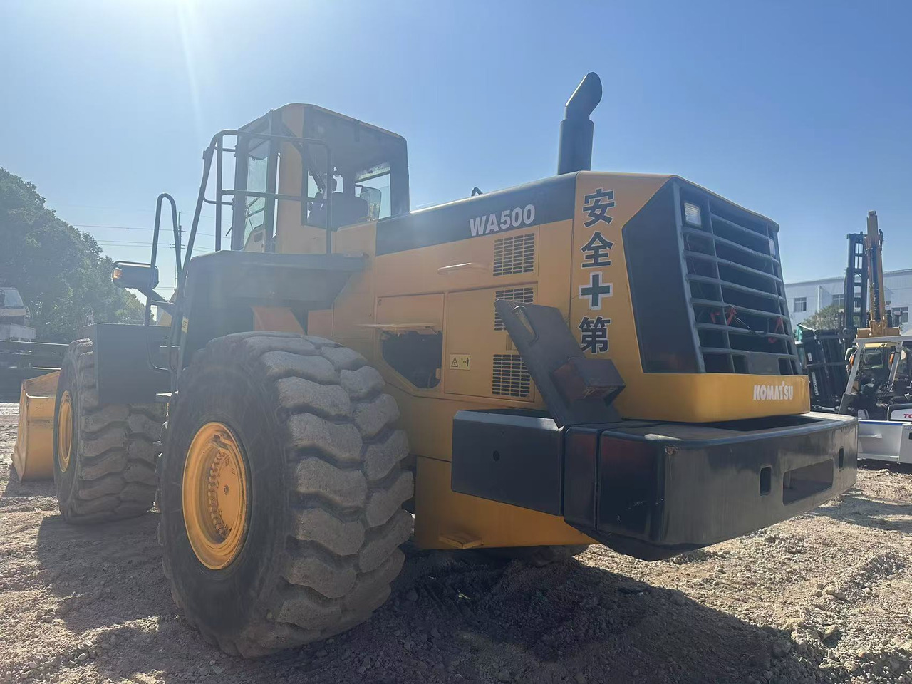 KOMATSU WA500-3 - Fadrom me goma: foto 2 KOMATSU WA500-3 - Fadrom me goma: foto 2