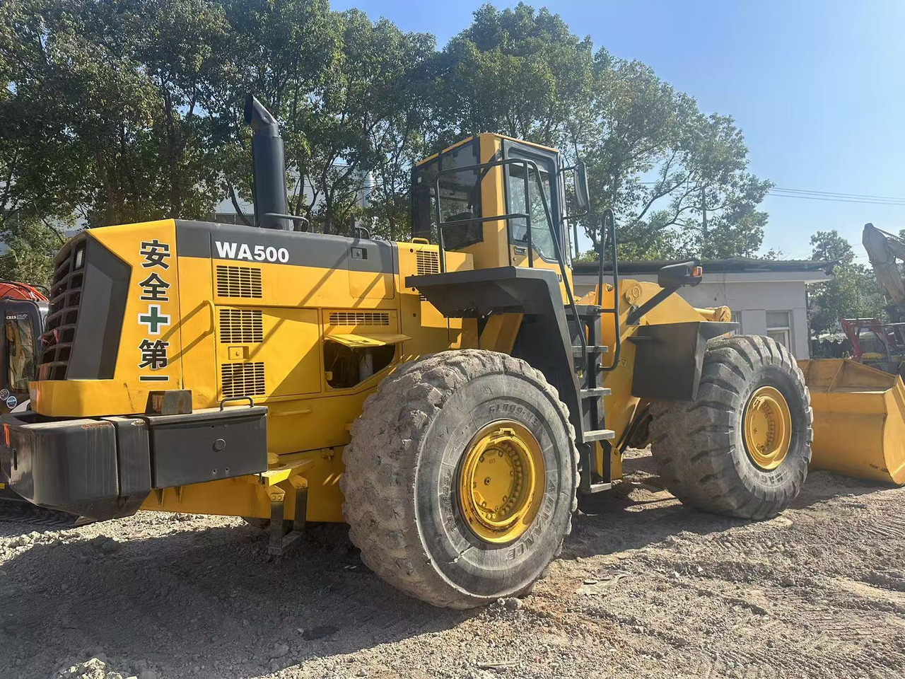 KOMATSU WA500-3 - Fadrom me goma: foto 3 KOMATSU WA500-3 - Fadrom me goma: foto 3