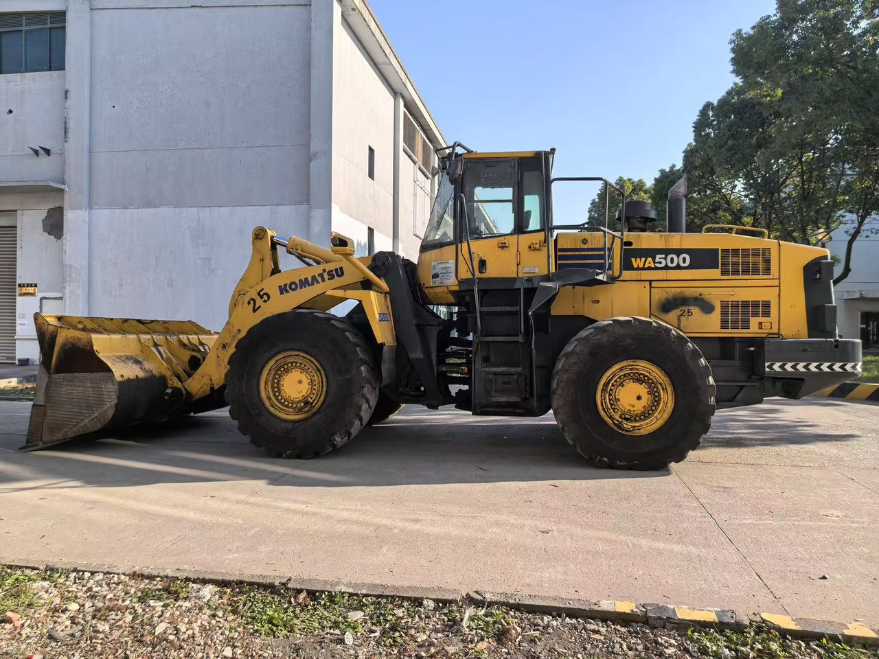 KOMATSU WA500-6 - Fadrom me goma: foto 2 KOMATSU WA500-6 - Fadrom me goma: foto 2
