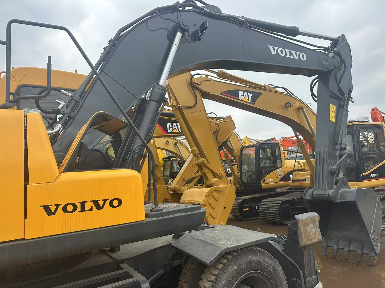 VOLVO EW170BLC - Ekskavator me goma: foto 3 VOLVO EW170BLC - Ekskavator me goma: foto 3