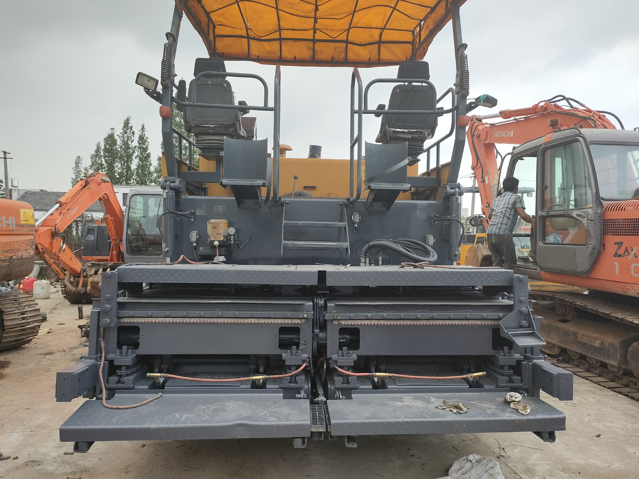 XCMG RP602L - Shtrues asfalti: foto 3 XCMG RP602L - Shtrues asfalti: foto 3