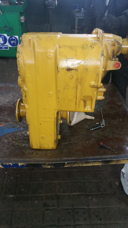 Skrzynia biegów Clark R28000 do Clark R24000, R28000, R32000, R34000, R36000 - Kutia e marsheve për Makineri ndërtimi: foto 1 Skrzynia biegów Clark R28000 do Clark R24000, R28000, R32000, R34000, R36000 - Kutia e marsheve për Makineri ndërtimi: foto 1