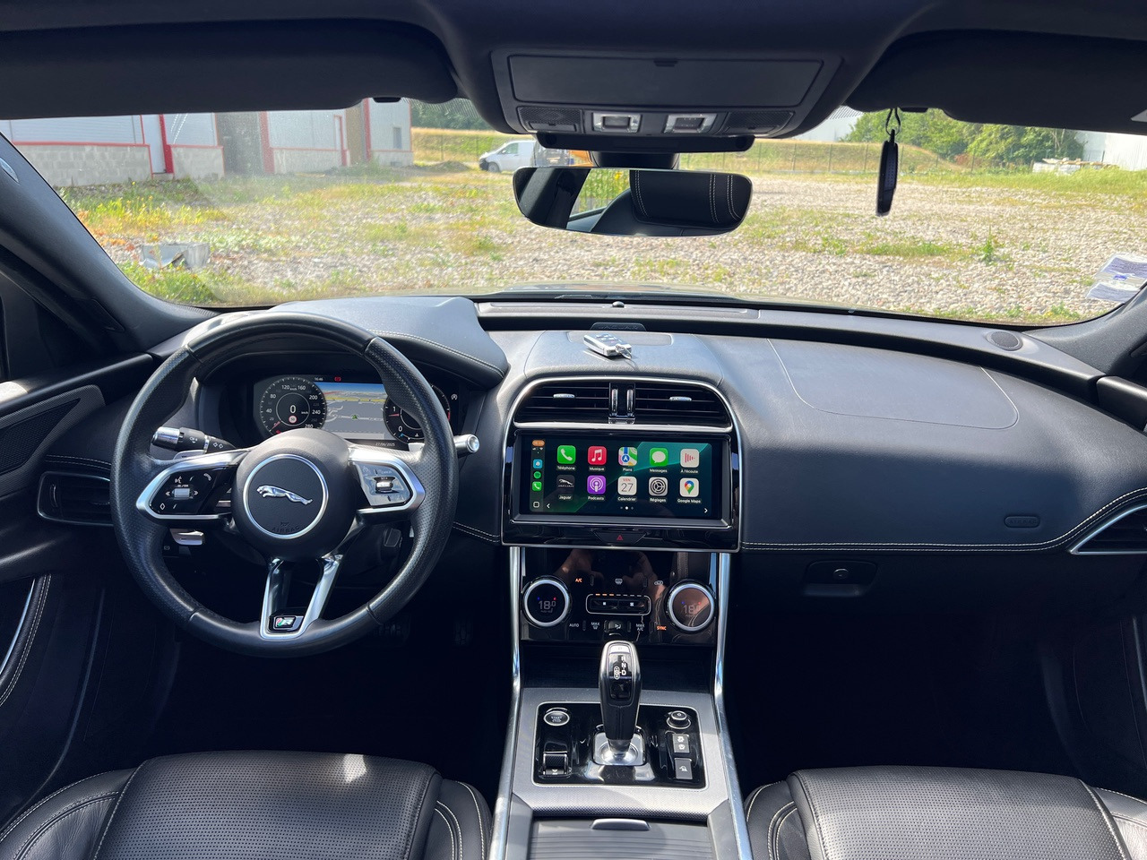 JAGUAR XE 20MY SE R-DYN. 2.0L D 180 BVA8 Cockpit PANO - Sedan: foto 3 JAGUAR XE 20MY SE R-DYN. 2.0L D 180 BVA8 Cockpit PANO - Sedan: foto 3
