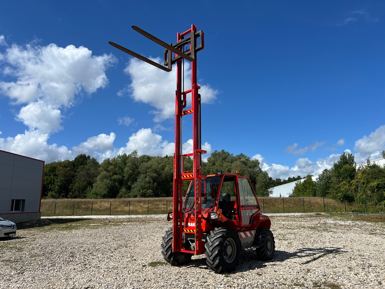 MANITOU M30-4 ST3B - Ngarkues me pirun për terren të ashpër: foto 1 MANITOU M30-4 ST3B - Ngarkues me pirun për terren të ashpër: foto 1