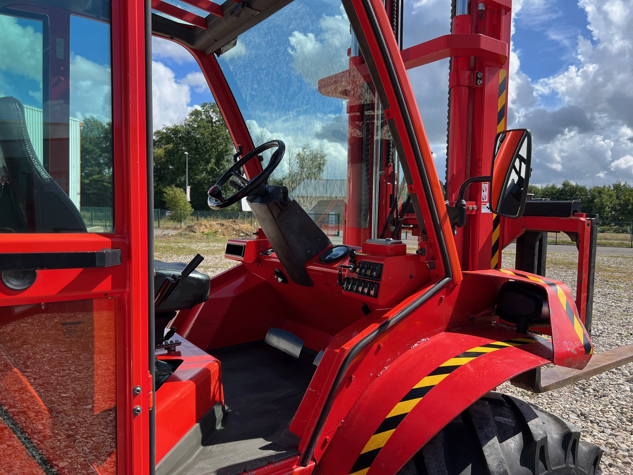 MANITOU M30-4 ST3B - Ngarkues me pirun për terren të ashpër: foto 3 MANITOU M30-4 ST3B - Ngarkues me pirun për terren të ashpër: foto 3