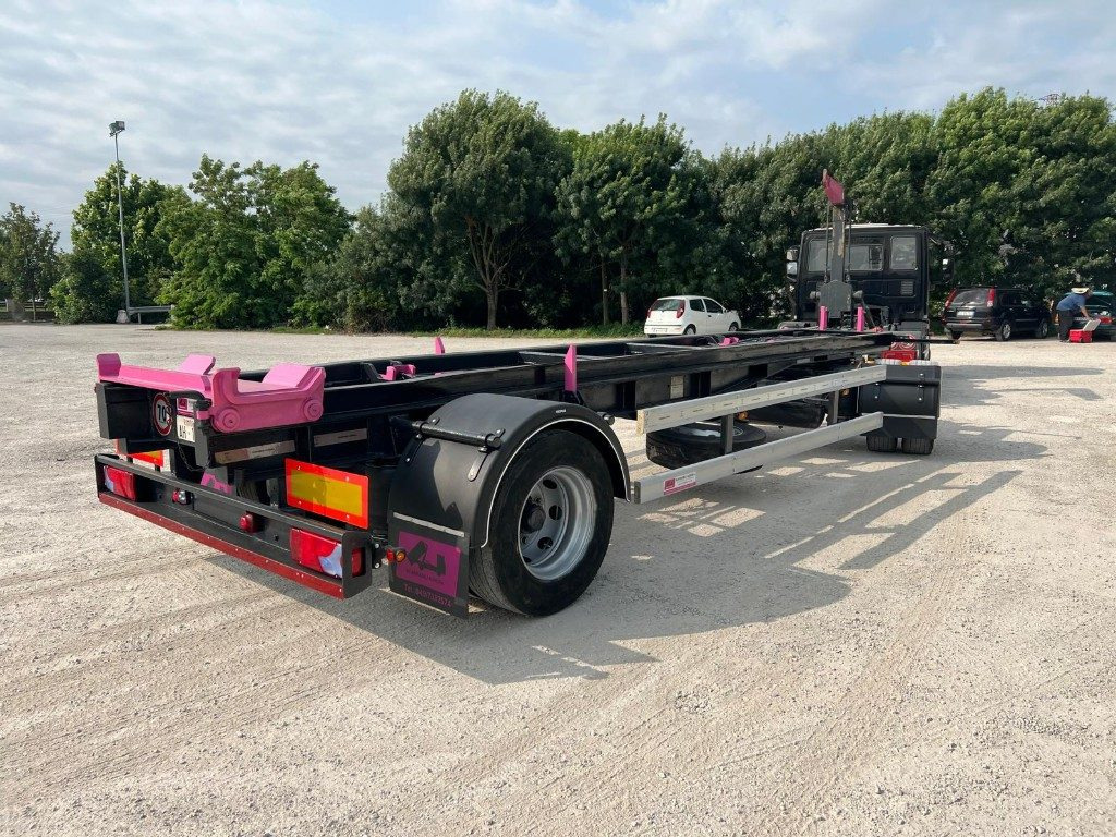 ATLAS RIMORCHIO ATLAS SCARRABILE - Rimorkio roll-off/ Skip loader: foto 4 ATLAS RIMORCHIO ATLAS SCARRABILE - Rimorkio roll-off/ Skip loader: foto 4