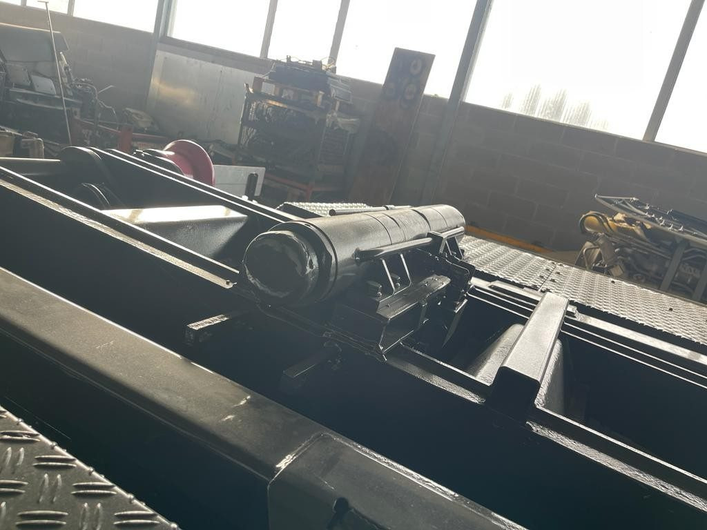 BLOCCAGGIO POSTERIORE INTERNO CON 2 PISTONI - Trupi dhe të jashtme për Kamioni: foto 3 BLOCCAGGIO POSTERIORE INTERNO CON 2 PISTONI - Trupi dhe të jashtme për Kamioni: foto 3