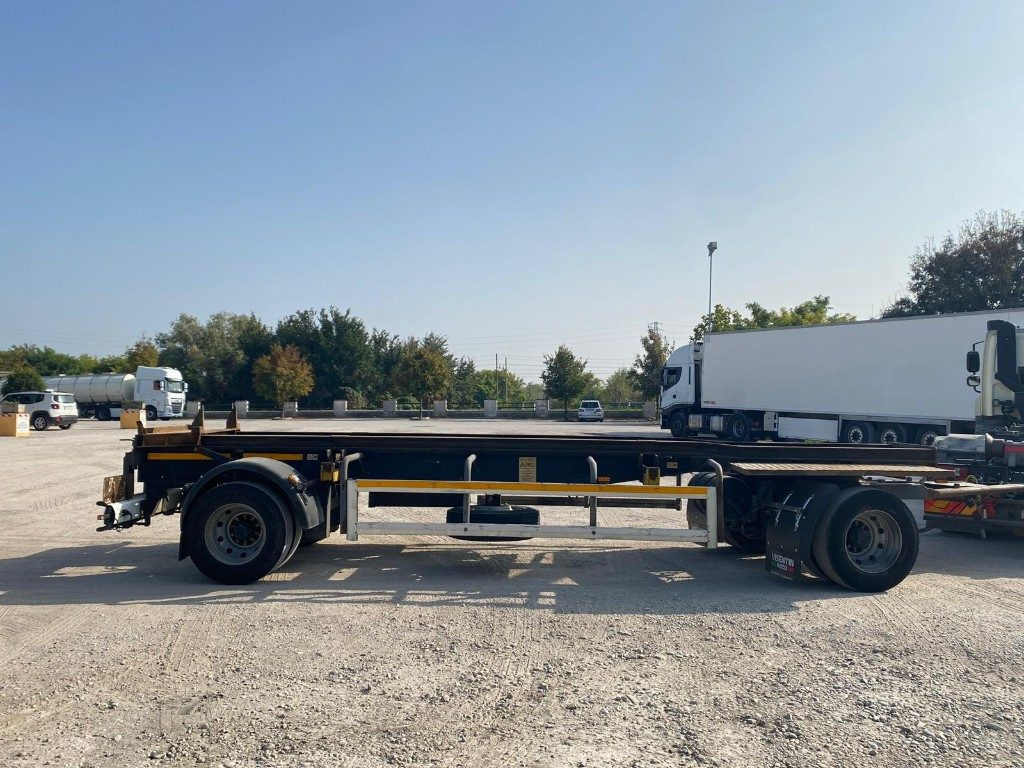 CARDI RIMORCHIO CARDI SCARRABILE PNEUMATICO - Rimorkio roll-off/ Skip loader: foto 4 CARDI RIMORCHIO CARDI SCARRABILE PNEUMATICO - Rimorkio roll-off/ Skip loader: foto 4