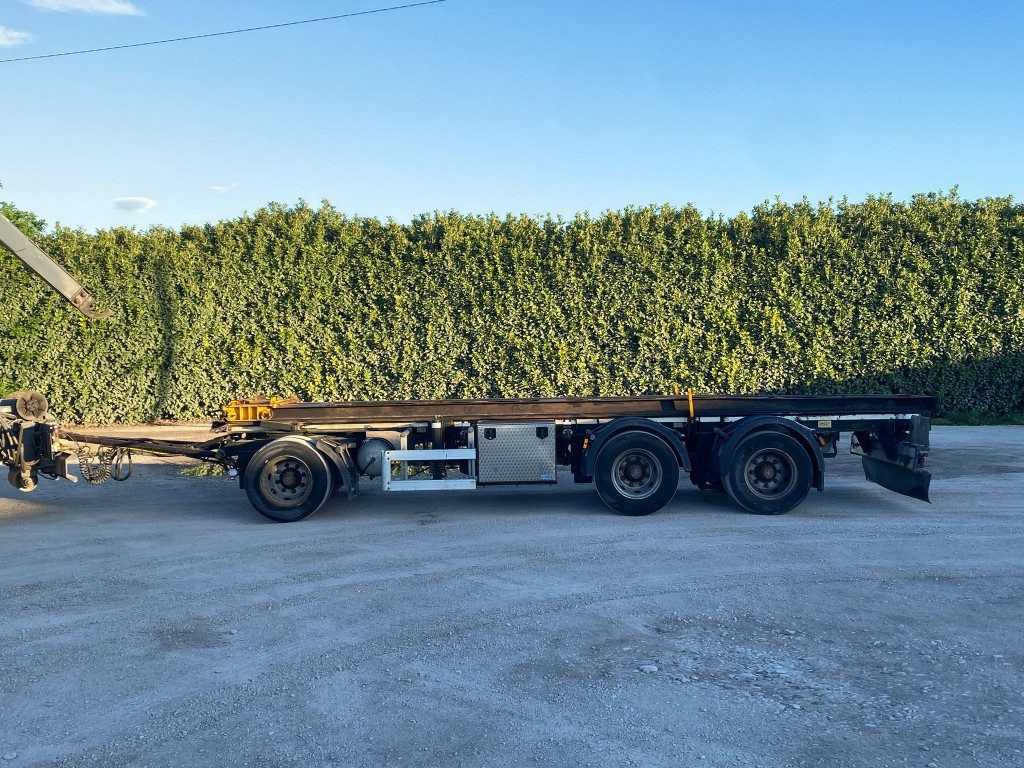 CARDI RIMORCHIO CARDI SCARRABILE RIBALTABILE PNEUMATICO - Rimorkio roll-off/ Skip loader: foto 3 CARDI RIMORCHIO CARDI SCARRABILE RIBALTABILE PNEUMATICO - Rimorkio roll-off/ Skip loader: foto 3